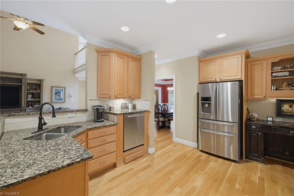 main property photo 12
