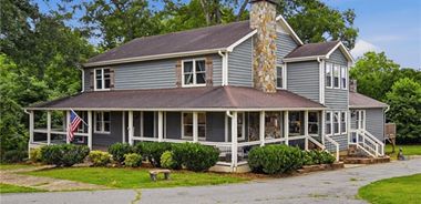 image of property with 4 Bed | 2 Bath | 3,261 Sqft