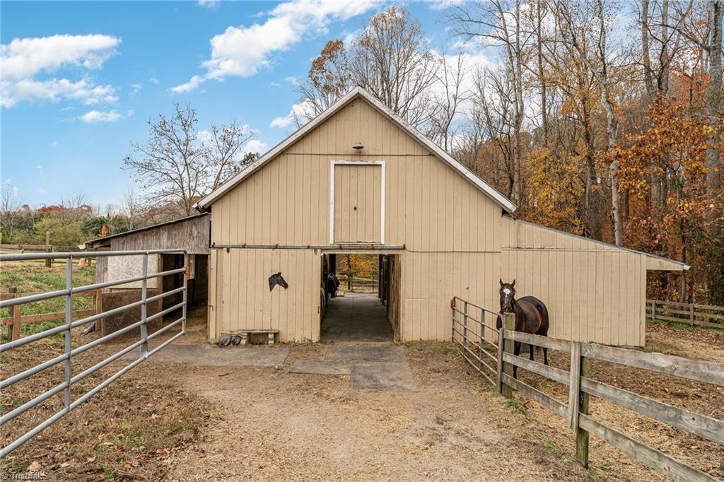 main property photo 40