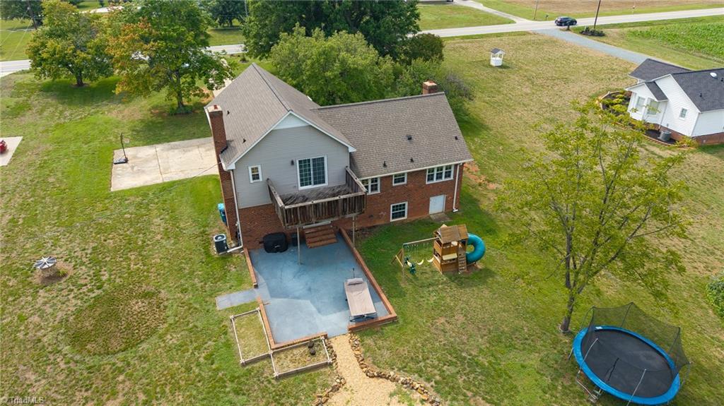 main property photo 40