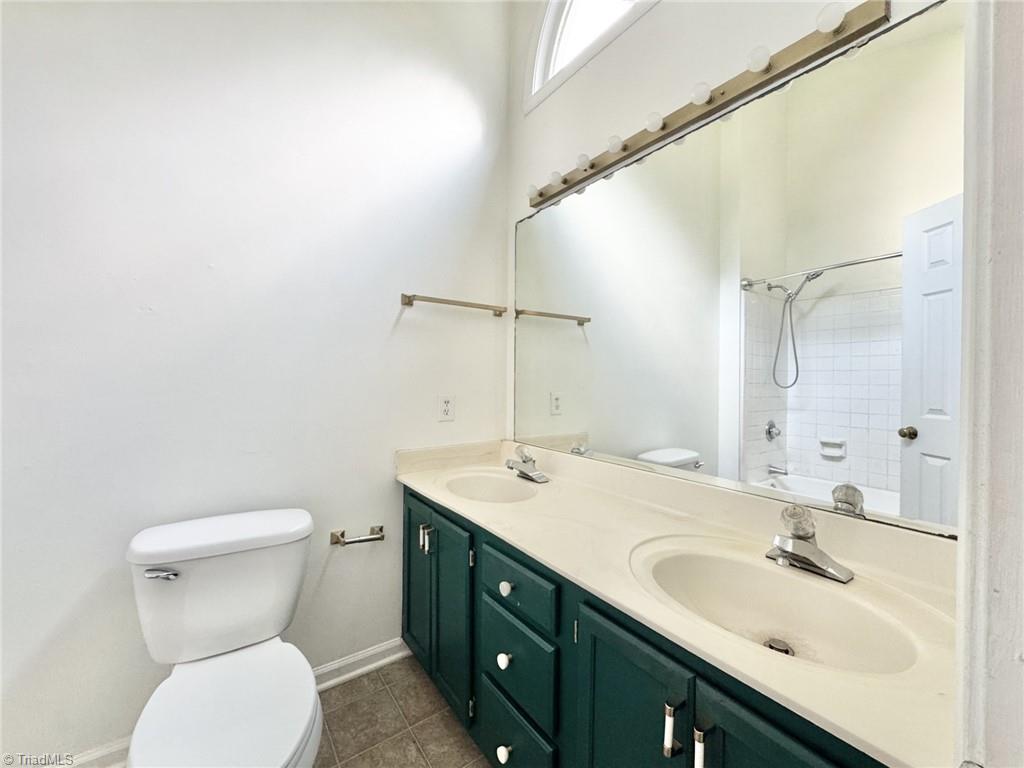 main property photo 14