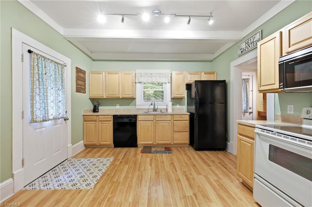 main property photo 8