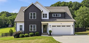 image of property with 4 Bed | 3 Bath | 2,707 Sqft