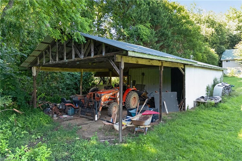 main property photo 37