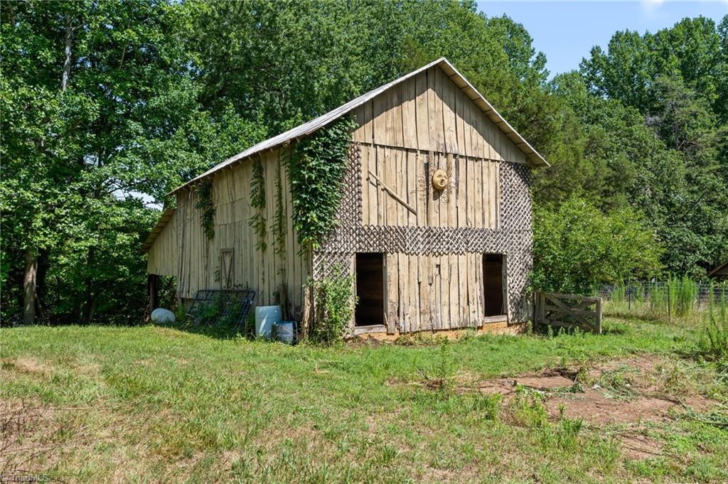 main property photo 37