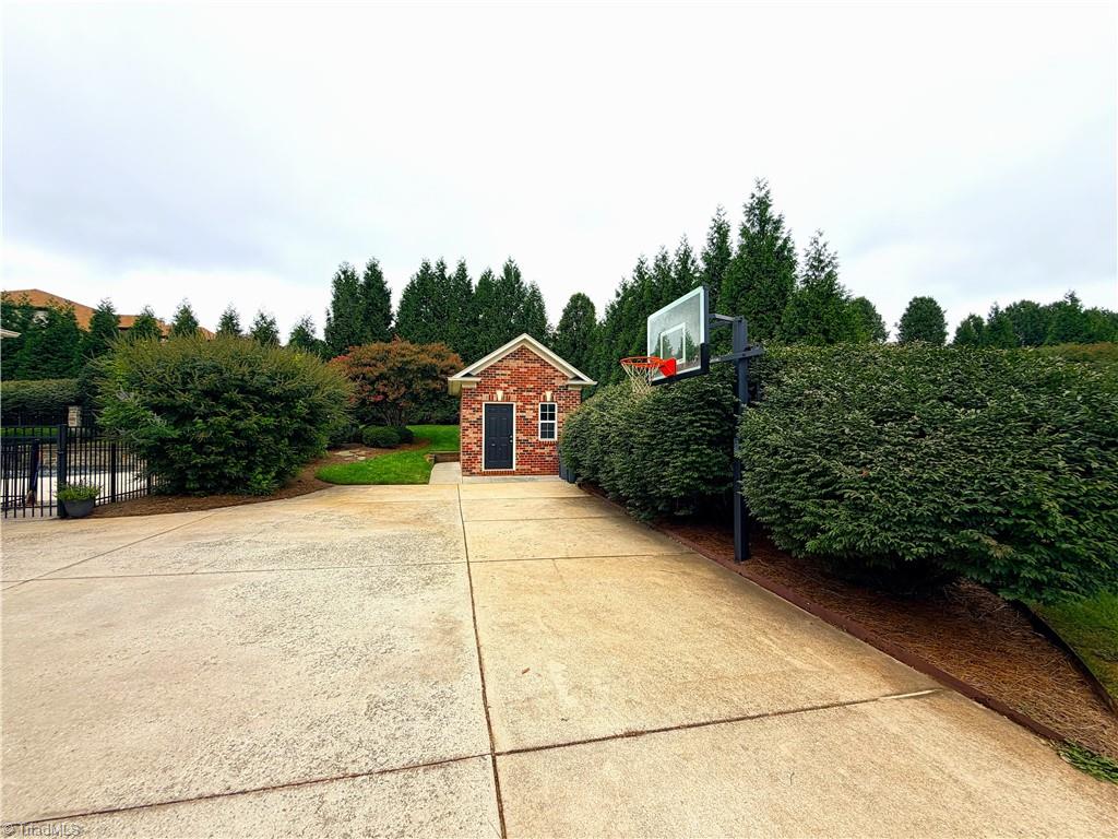 main property photo 45