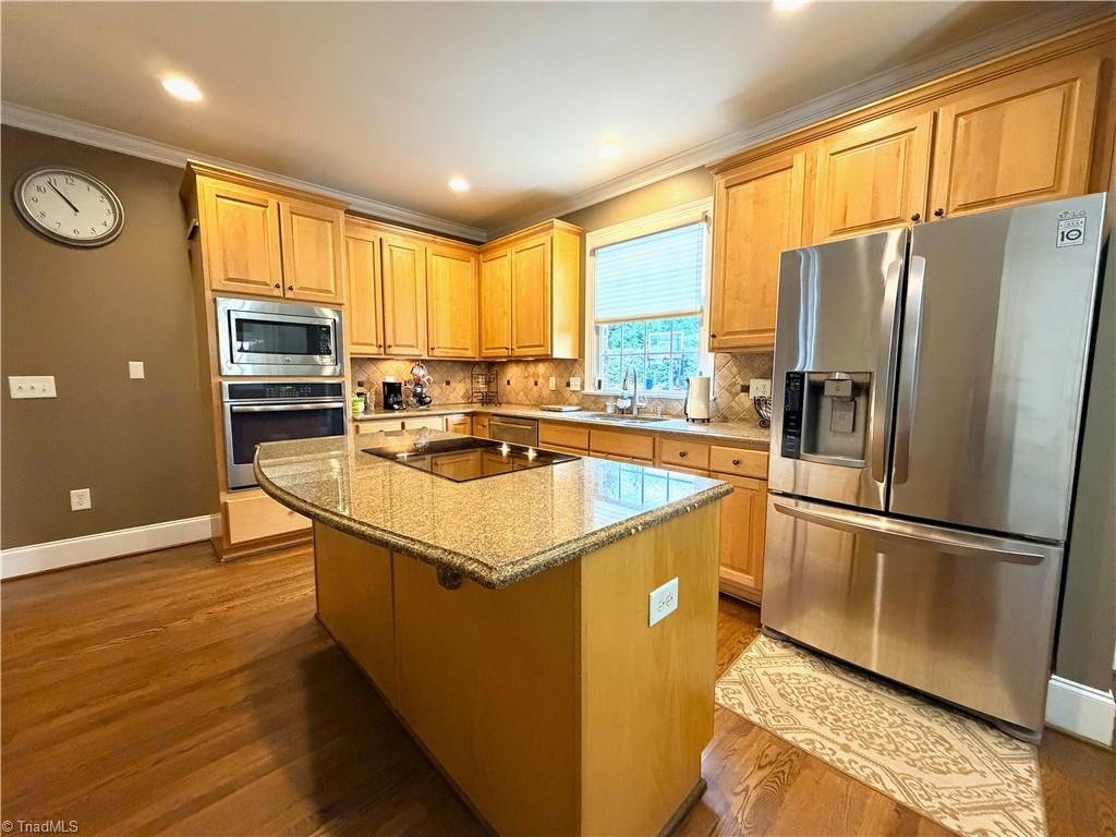 main property photo 9