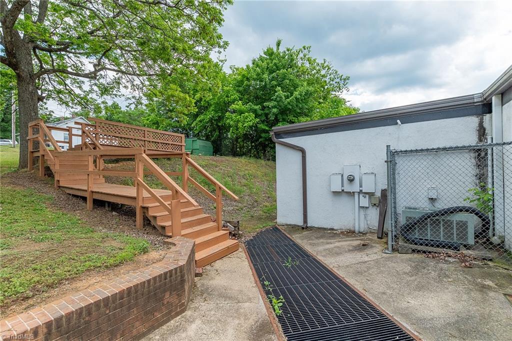 main property photo 33