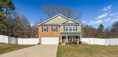 image of property with 4 Bed | 2 Bath | 2,636 Sqft