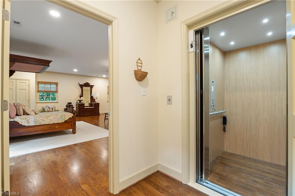 main property photo 23
