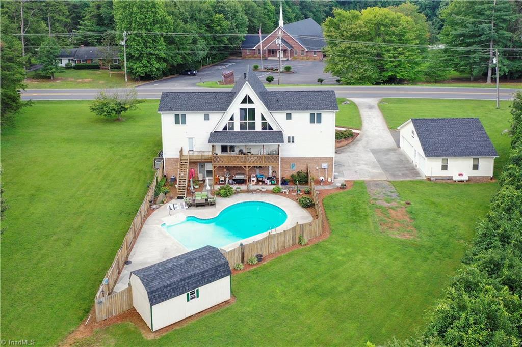 main property photo 32