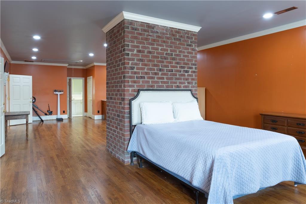 main property photo 40