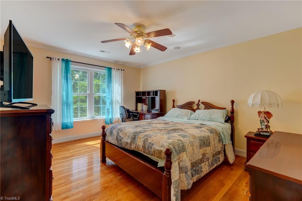 main property photo 40