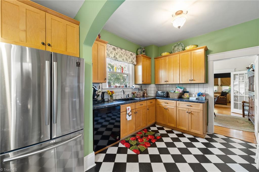 main property photo 16