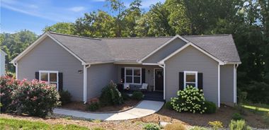 image of property with 3 Bed | 2 Bath | 1,660 Sqft