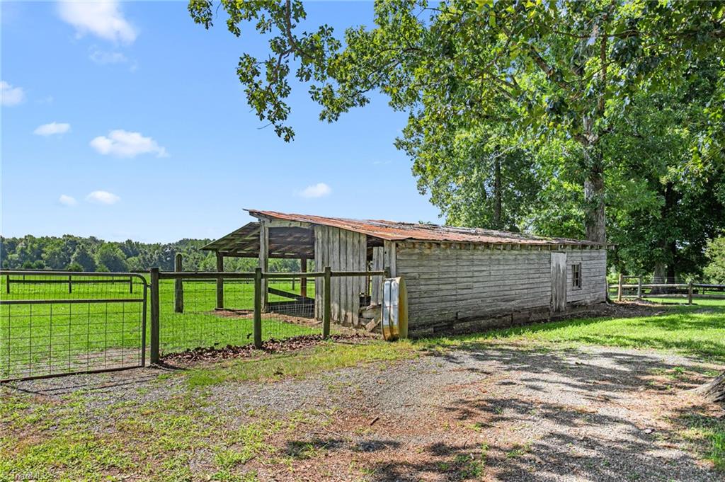 main property photo 38