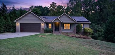 image of property with 3 Bed | 2 Bath | 1,402 Sqft