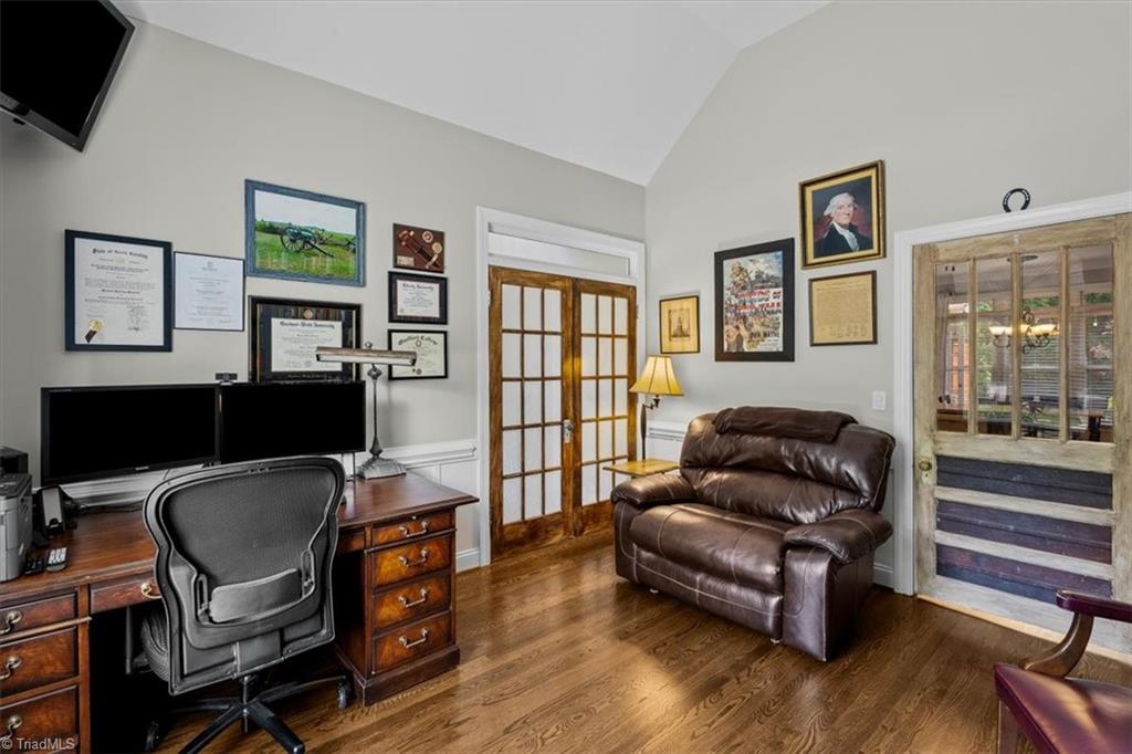 main property photo 19
