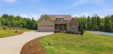 image of property with 3 Bed | 2 Bath | 2,454 Sqft
