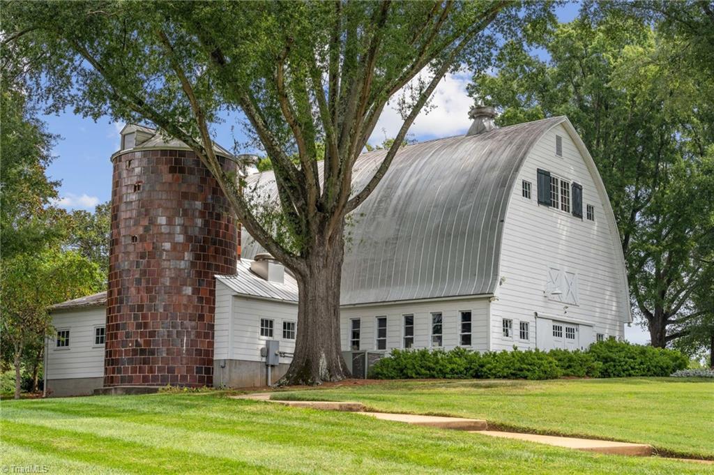 main property photo 41