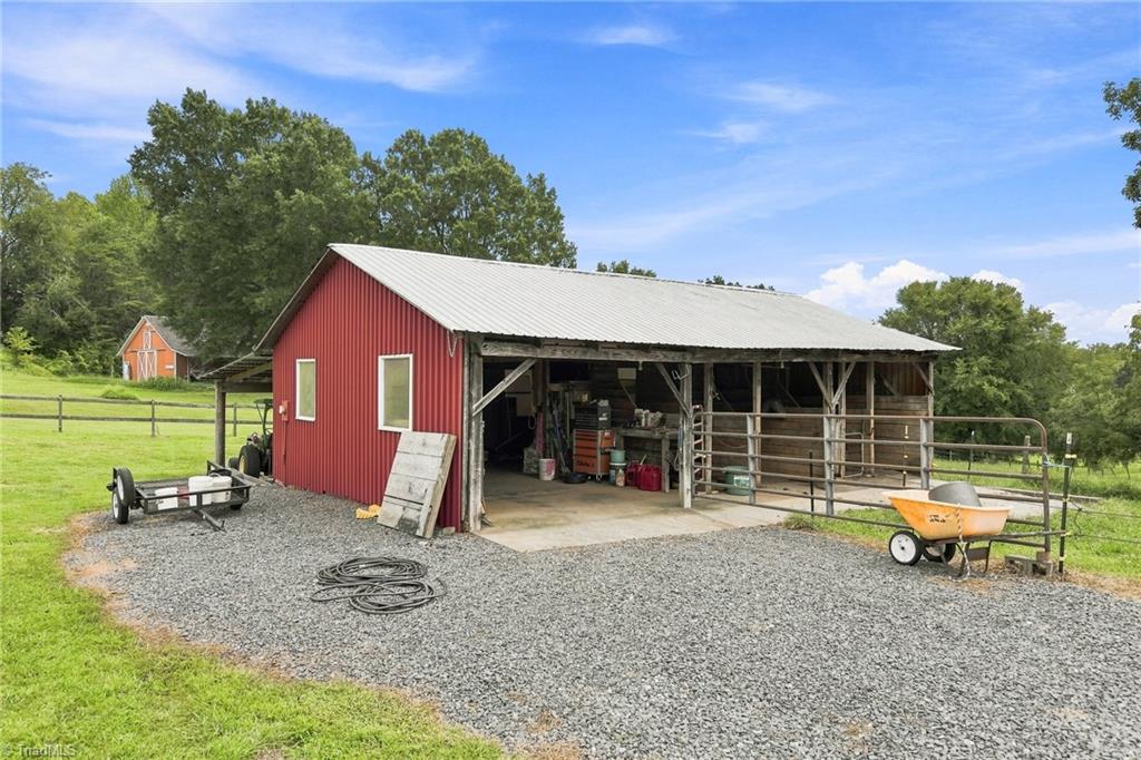 main property photo 40