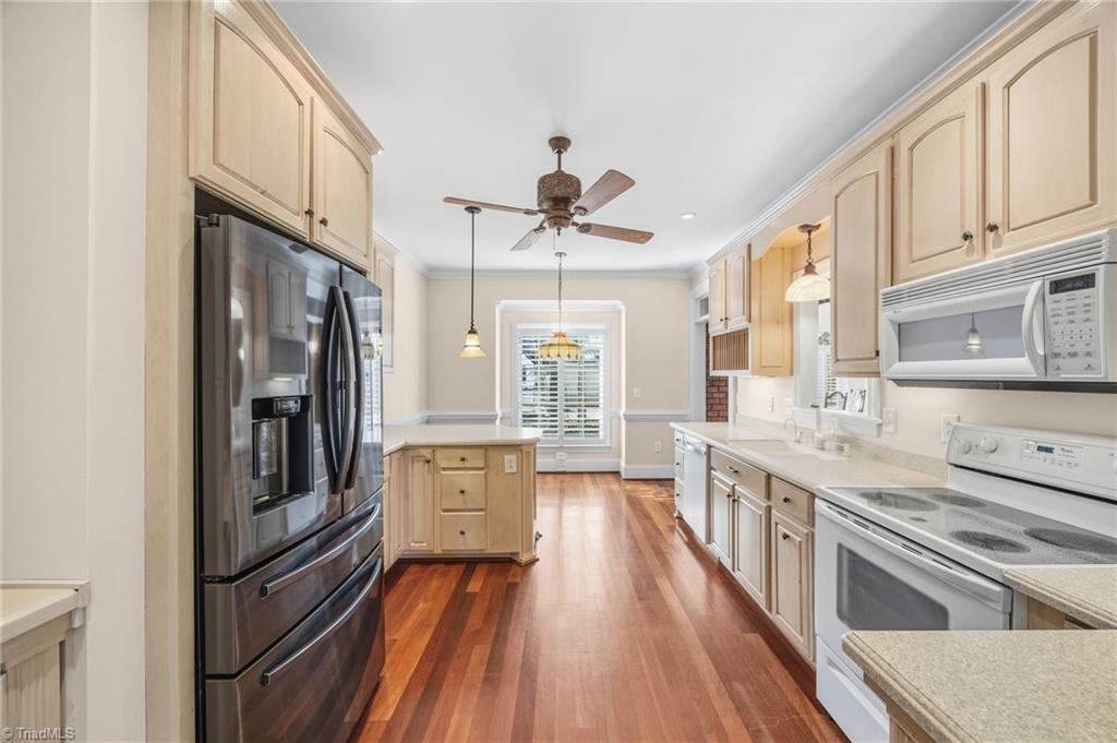main property photo 17