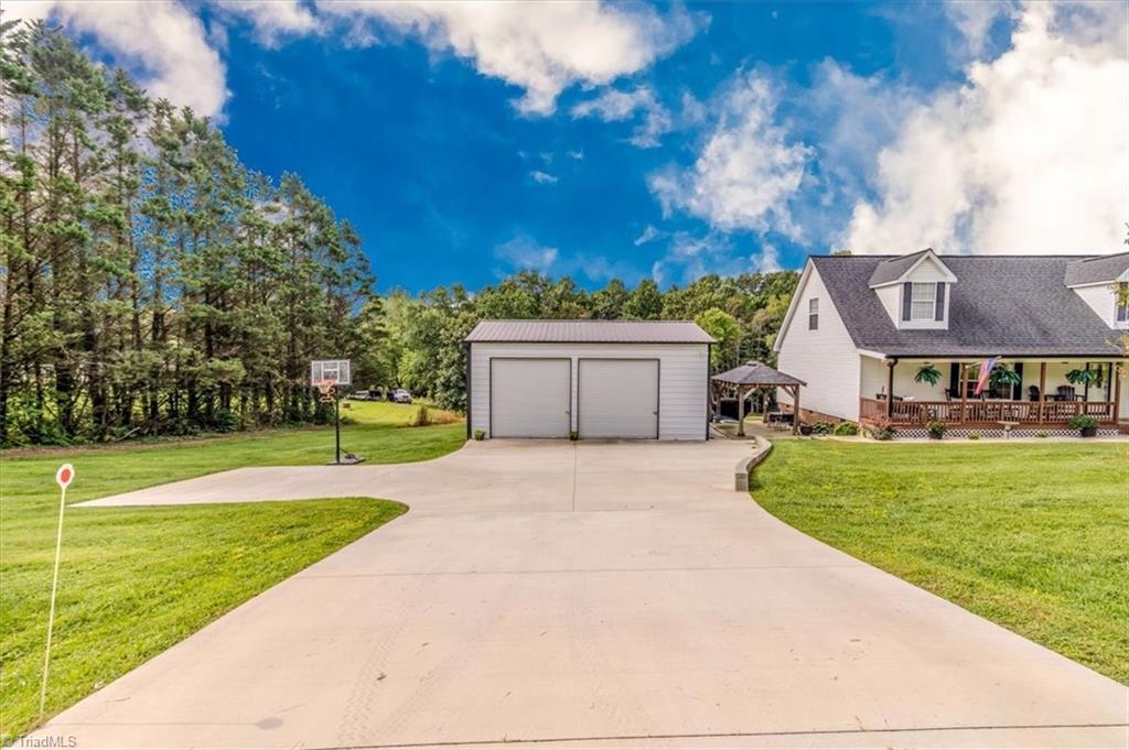 main property photo 40