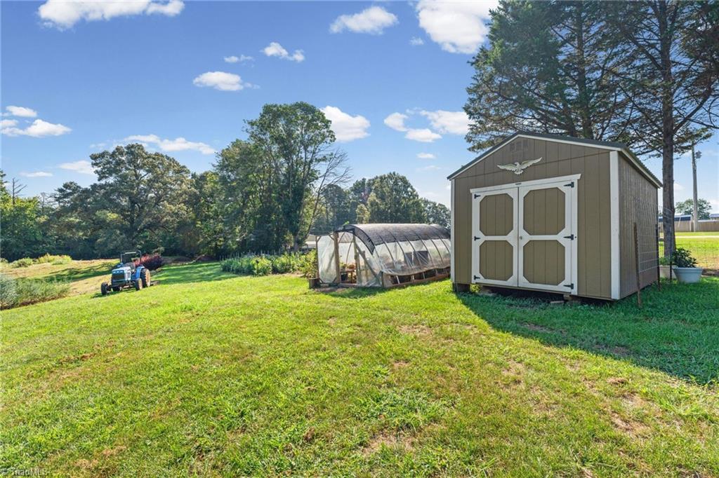 main property photo 40