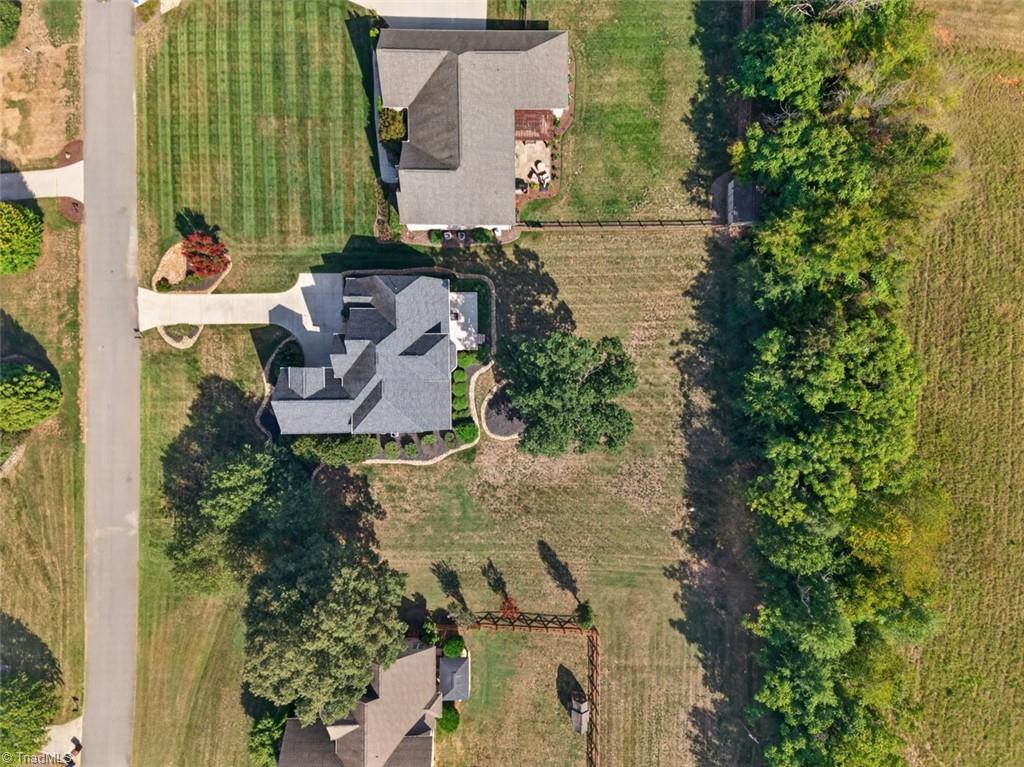 main property photo 40