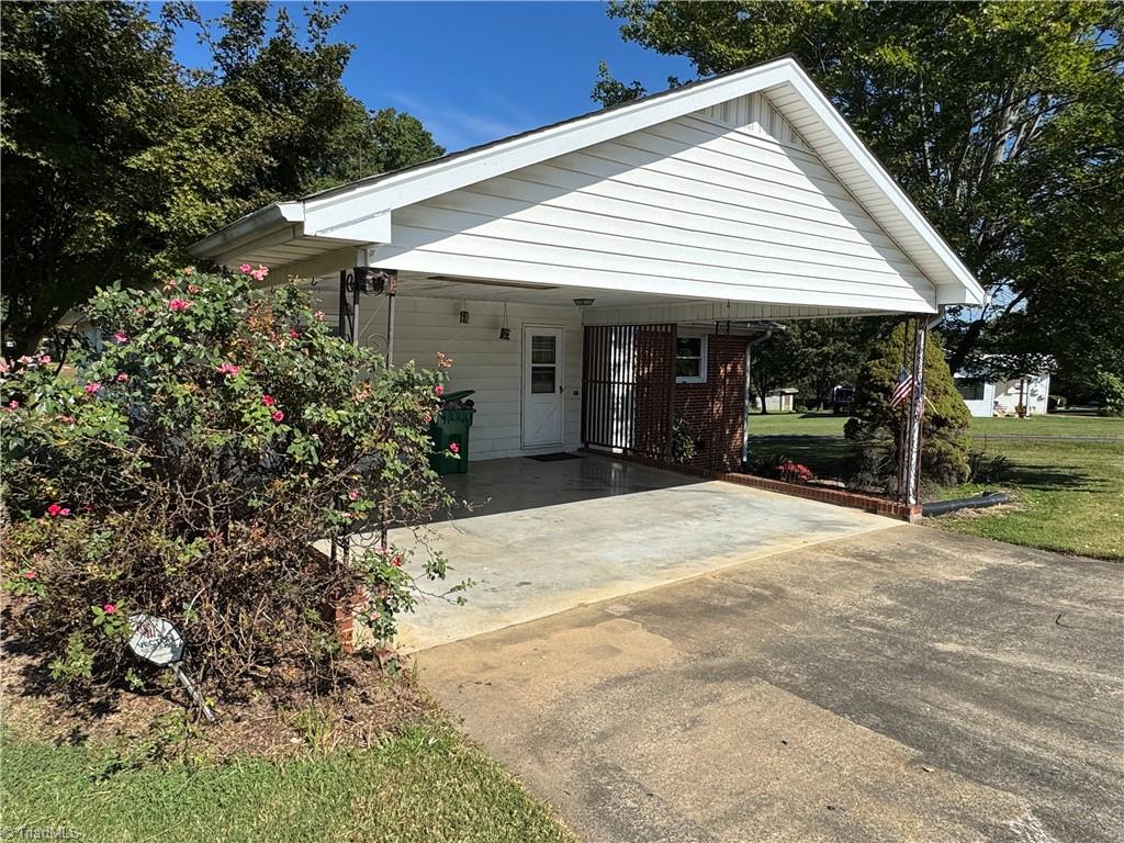 main property photo 17