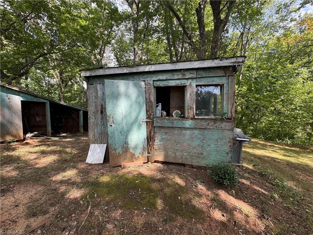 main property photo 40
