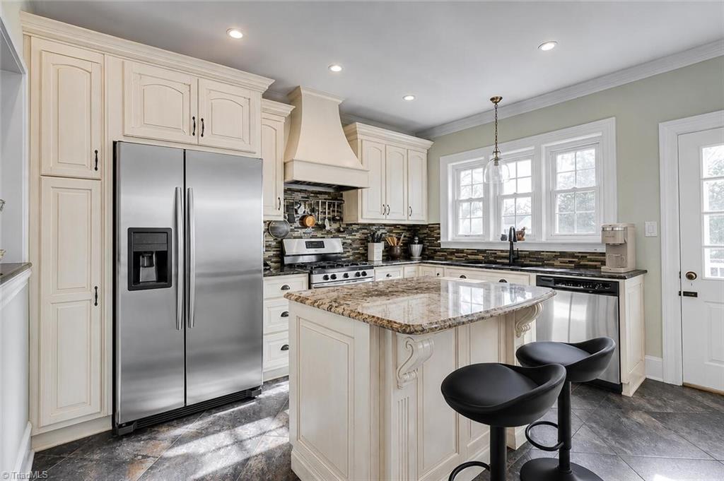 main property photo 5