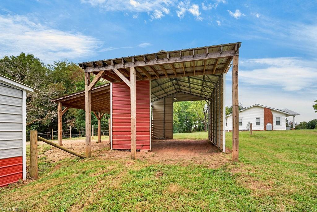 main property photo 33