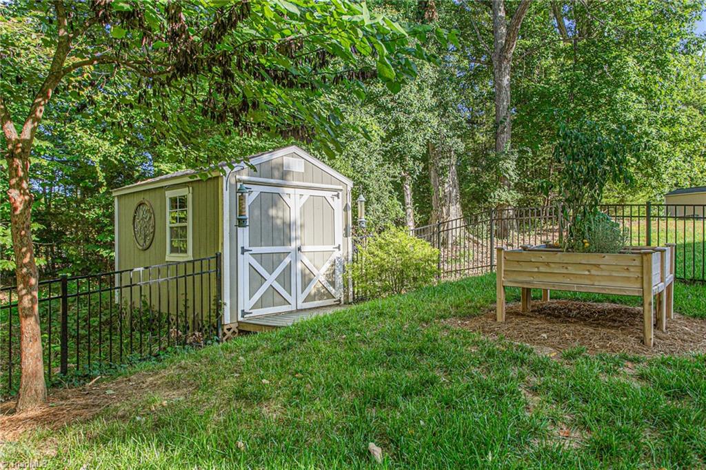 main property photo 41