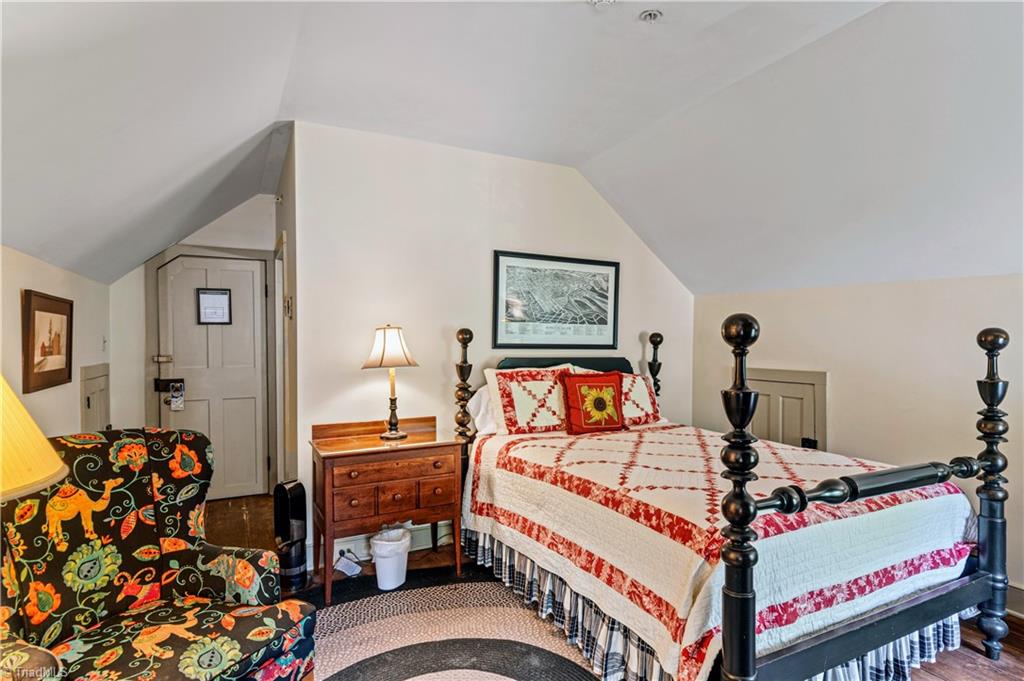 main property photo 25