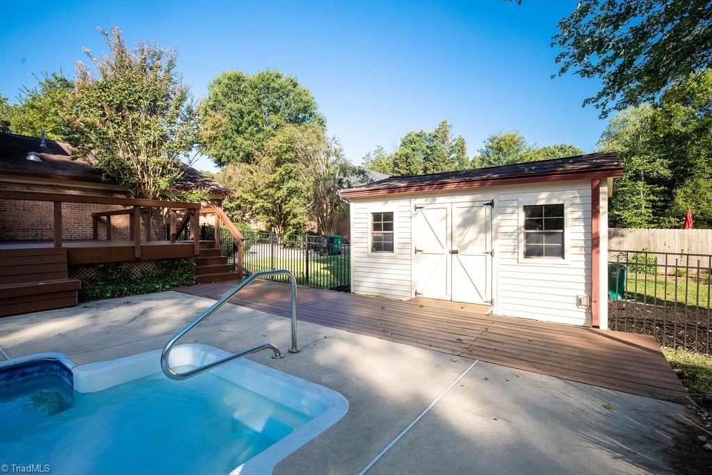 main property photo 28