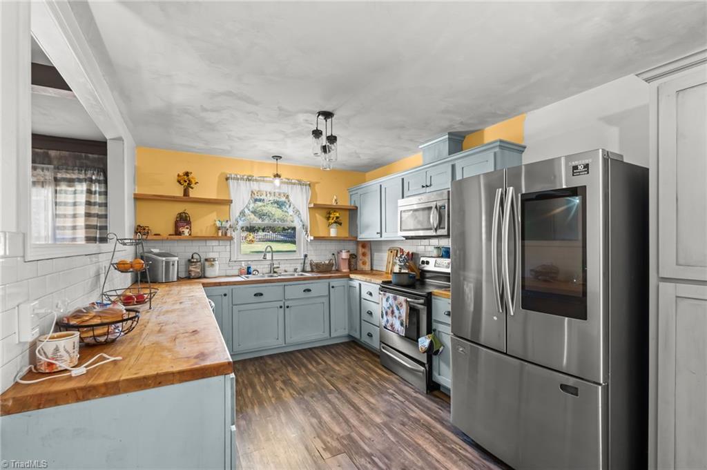 main property photo 11