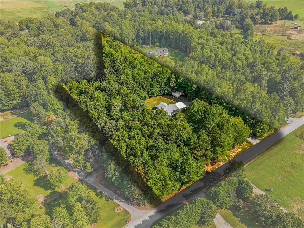 main property photo 40