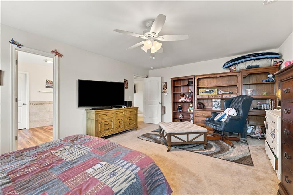 main property photo 16