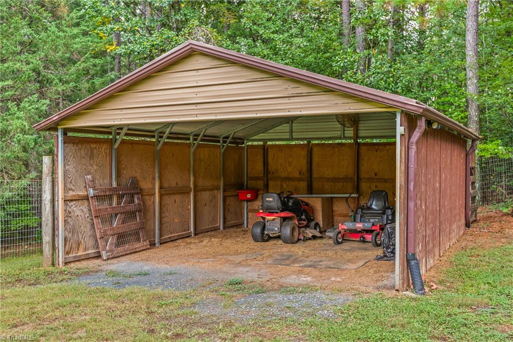 main property photo 37