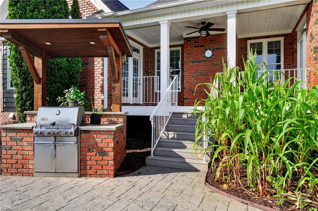 main property photo 29