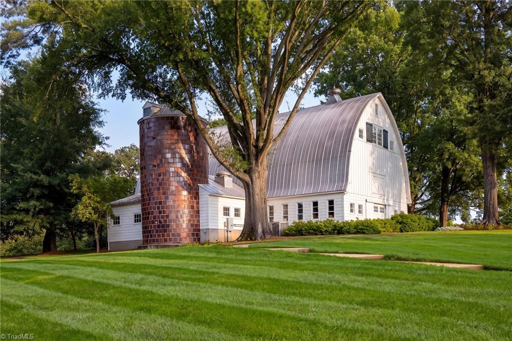 main property photo 23