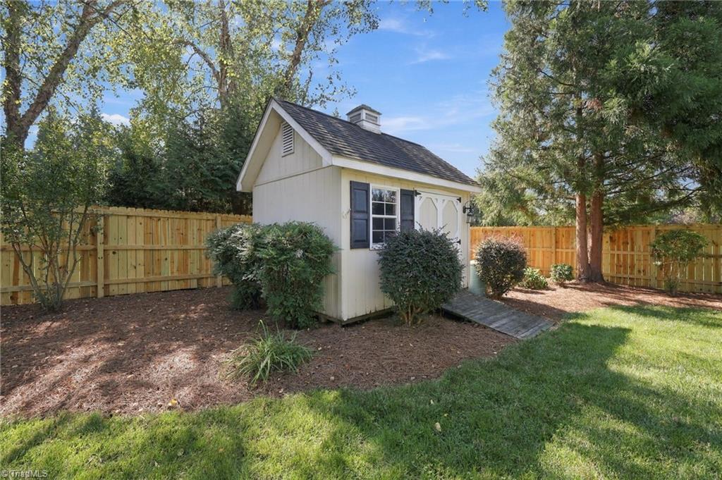 main property photo 40