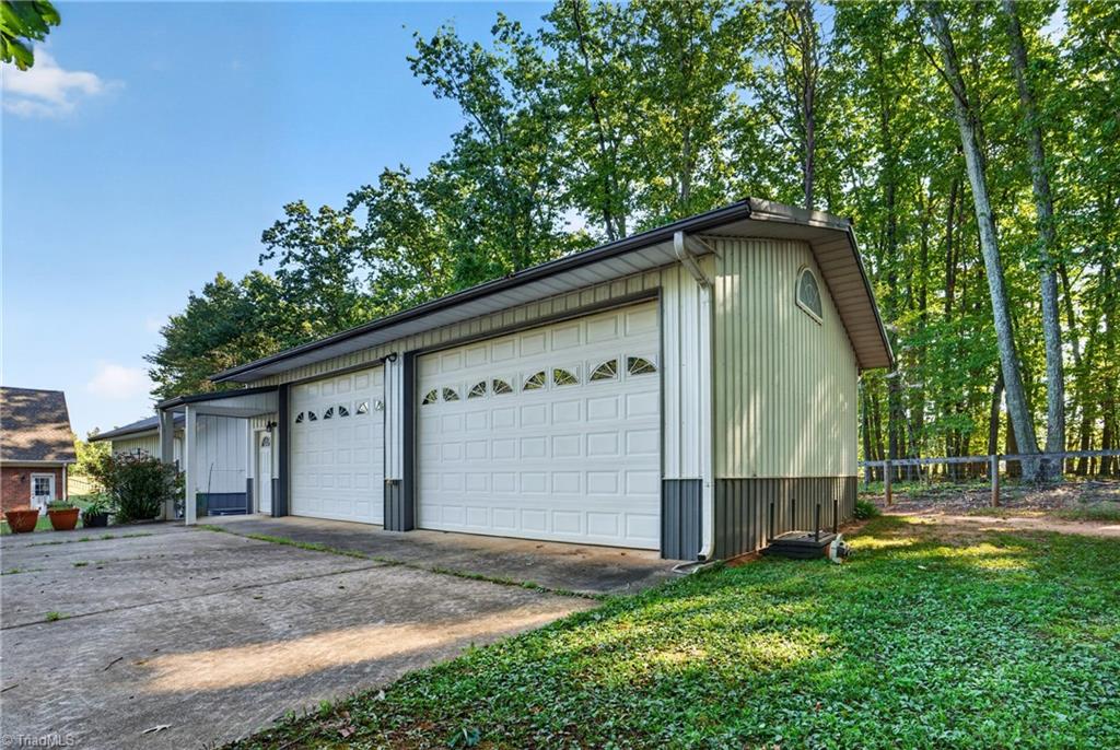 main property photo 17