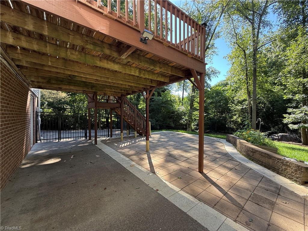 main property photo 32