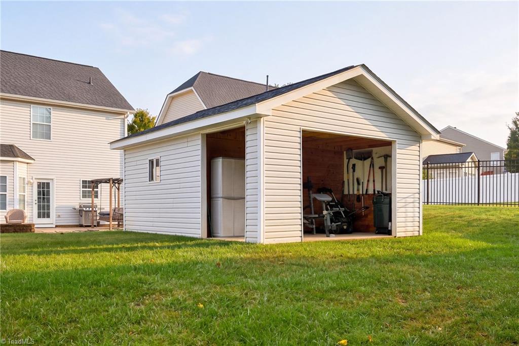 main property photo 33