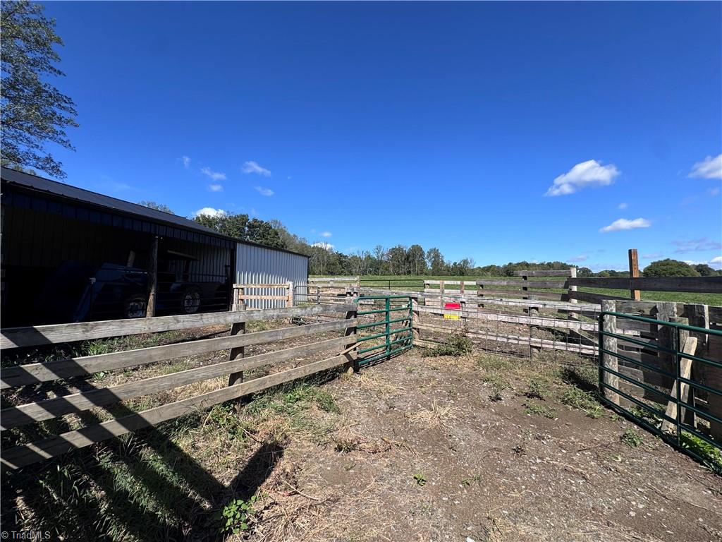 main property photo 33