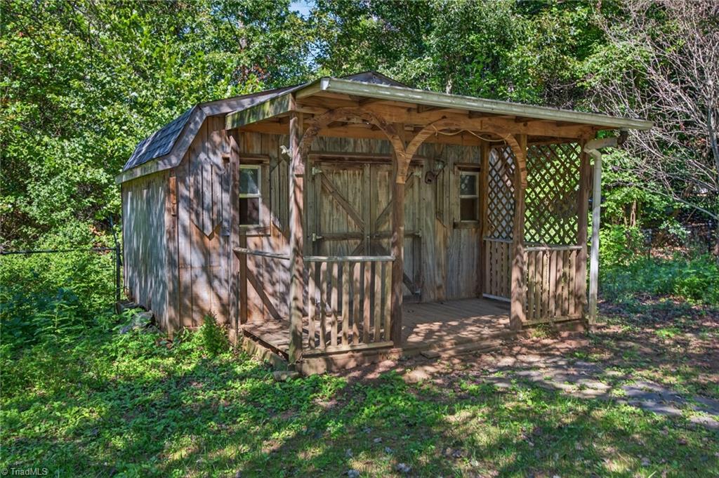 main property photo 41