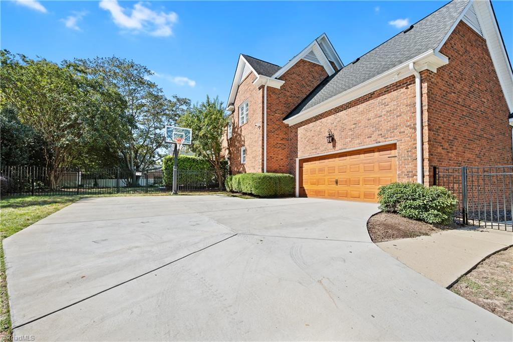 main property photo 30