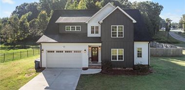 image of property with 4 Bed | 3 Bath | 2,754 Sqft